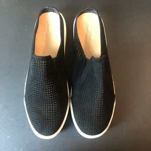 Universal Thread Black Slides, Brand New